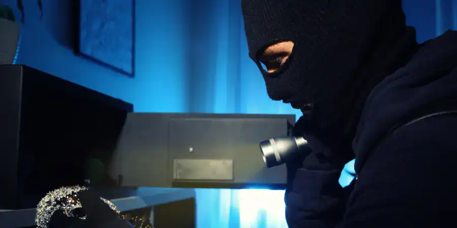 A burglar breaks into a safe